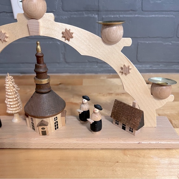 Vintage Straco Candle Arch 15" Handmade Erzgebirge Featuring Church And Carolers - Picture 4 of 15
